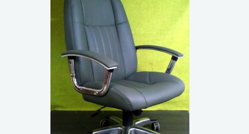 Перетяжка офисного кресла кожей. Черногорск